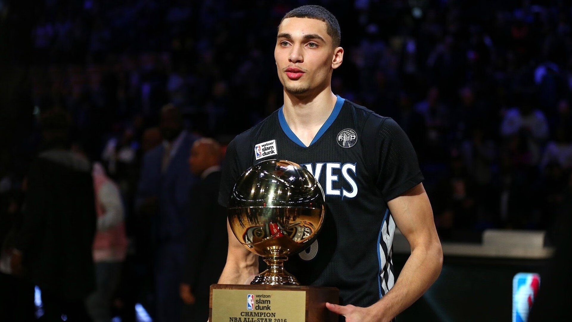 TheShy重要时刻战术调整，热火带队取胜！赢得满堂喝彩